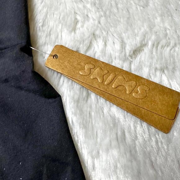 NWT Skims High Waist Shorts Eclipse Women’s M Shapewear - Picture 4 of 7